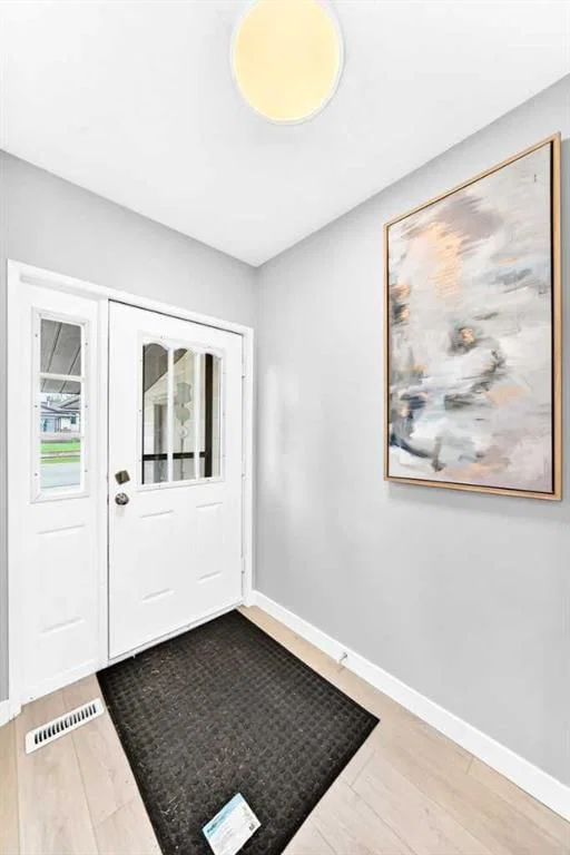 6832 37 Avenue NE, Calgary — photo 4 of 45
