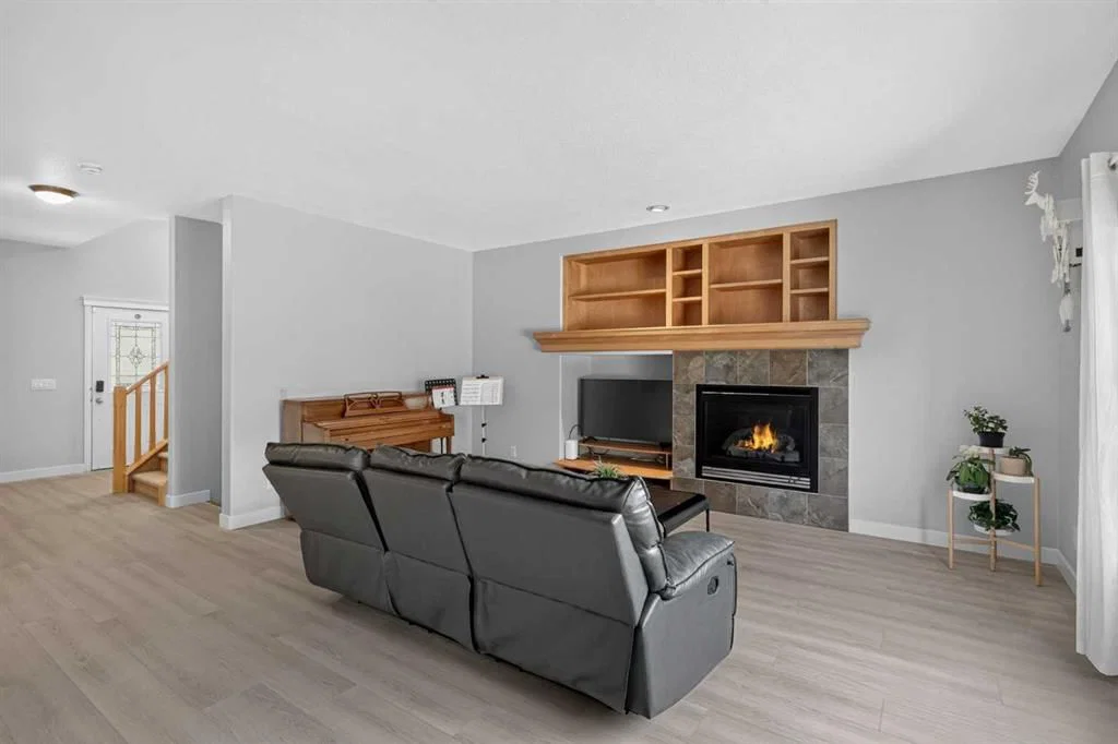 646 Chaparral Drive SE, Calgary — photo 3 of 44