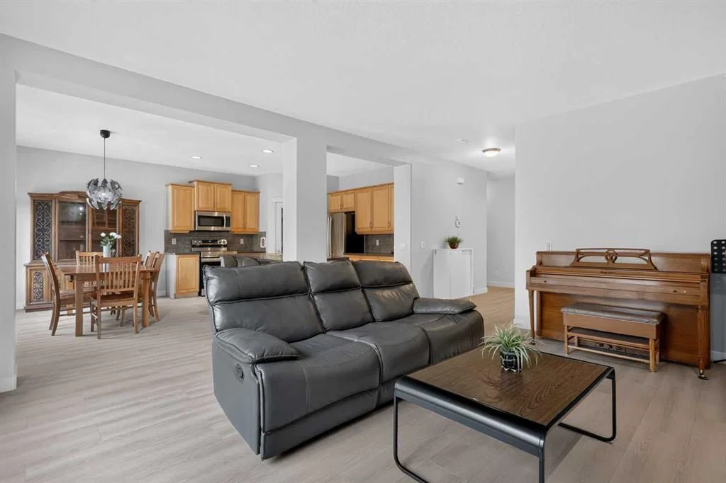 646 Chaparral Drive SE, Calgary — photo 4 of 44