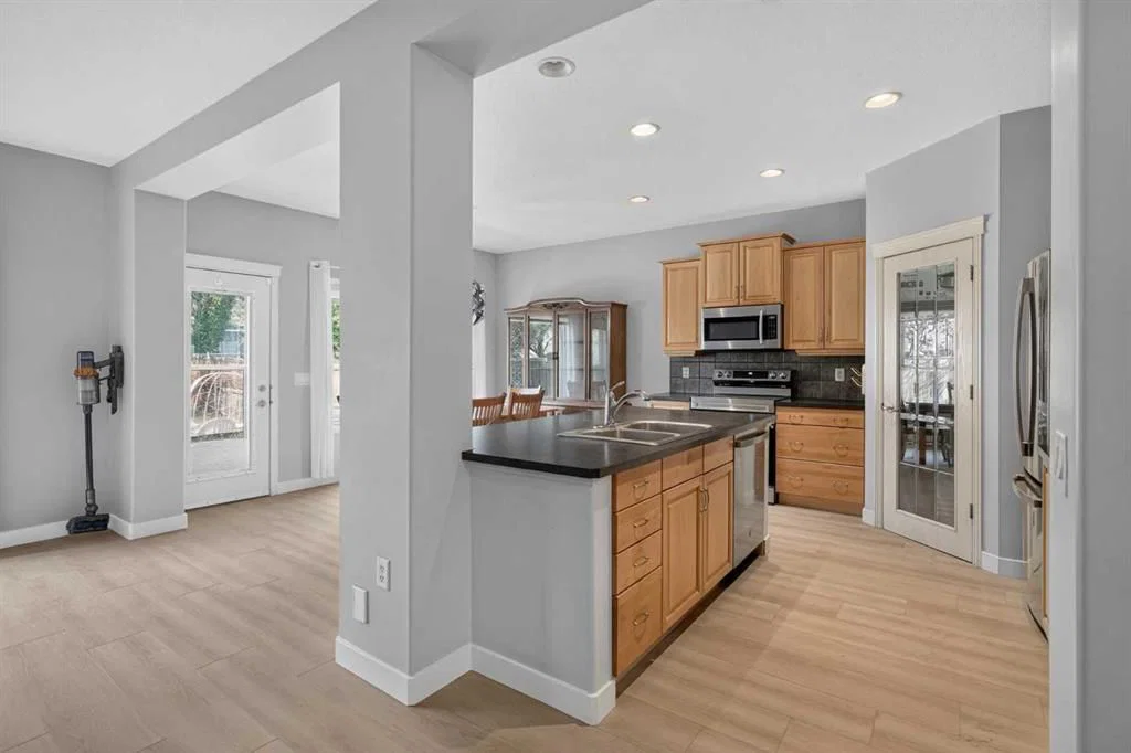 646 Chaparral Drive SE, Calgary — photo 5 of 44