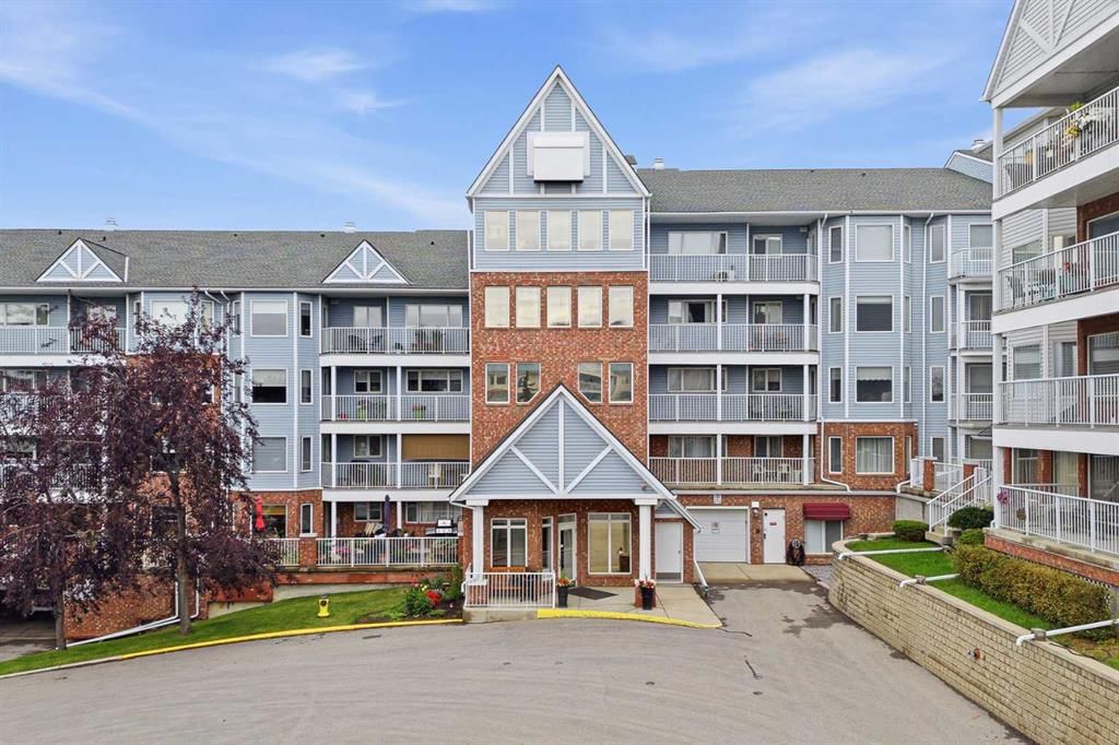 3102, Hawksbrow Point NW, Calgary — main listing photo