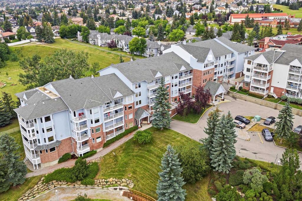3102, Hawksbrow Point NW, Calgary — photo 2 of 40