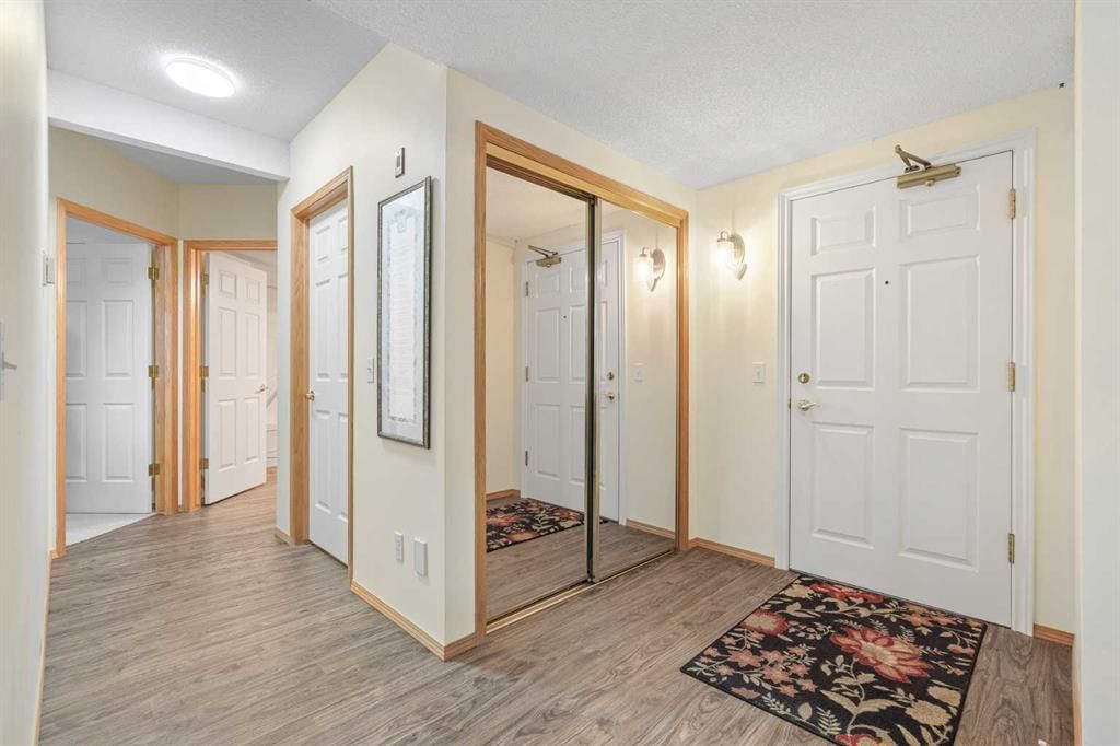 3102, Hawksbrow Point NW, Calgary — photo 5 of 40