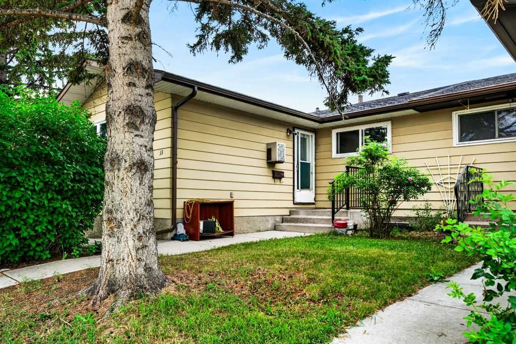 53 Queen Isabella Close SE, Calgary — photo 3 of 45