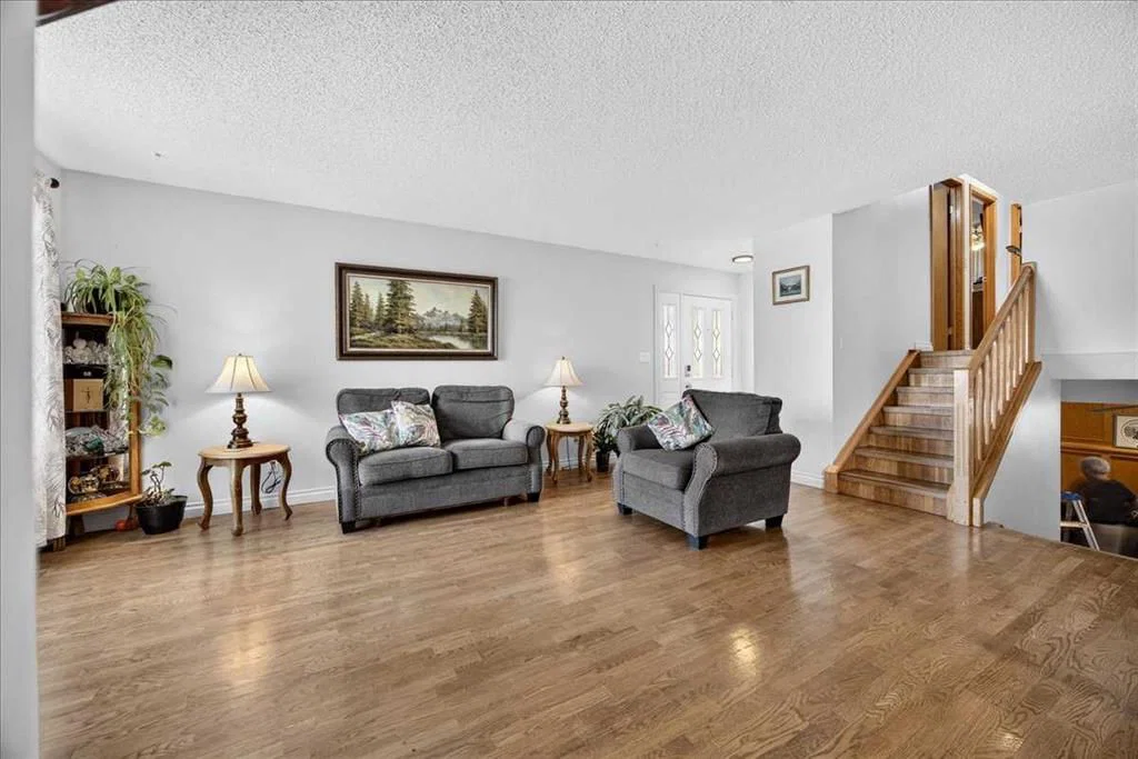 80 Templevale Way NE, Calgary — photo 5 of 50