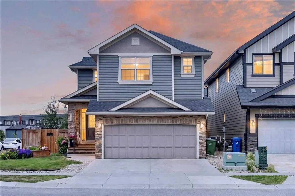 546 Sherwood Boulevard NW, Calgary — main listing photo