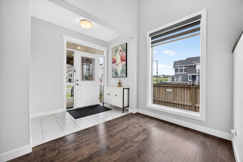 546 Sherwood Boulevard NW, Calgary — photo 3 of 50