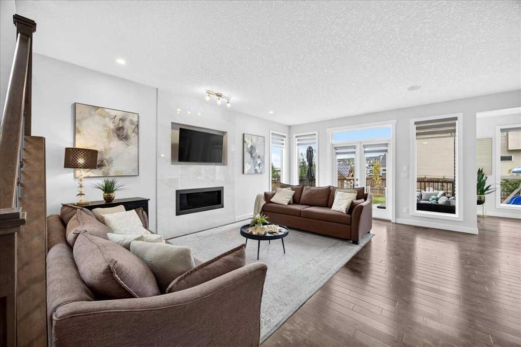 546 Sherwood Boulevard NW, Calgary — photo 5 of 50