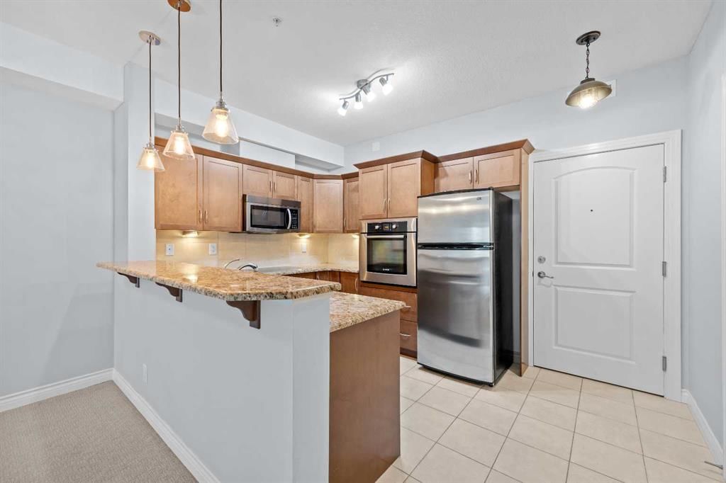 218, 70 Royal Oak Plaza NW, Calgary — photo 4 of 40
