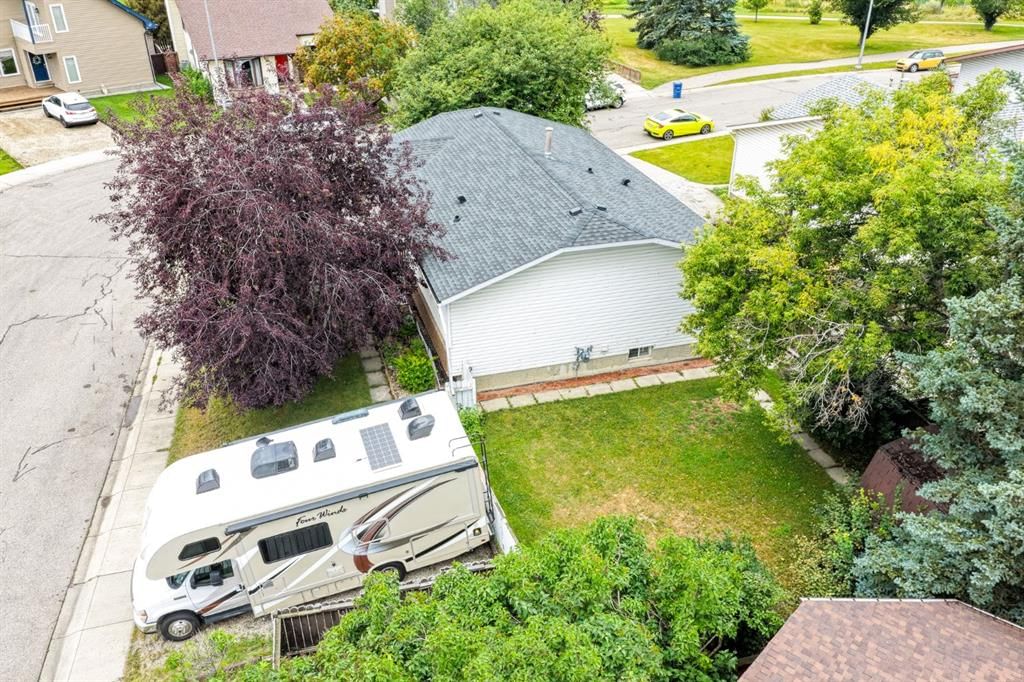 85 Rideau Close SW, Airdrie — photo 3 of 45