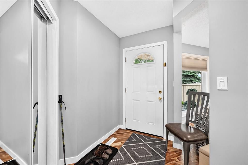 139 Hawkville Close NW, Calgary — photo 3 of 50