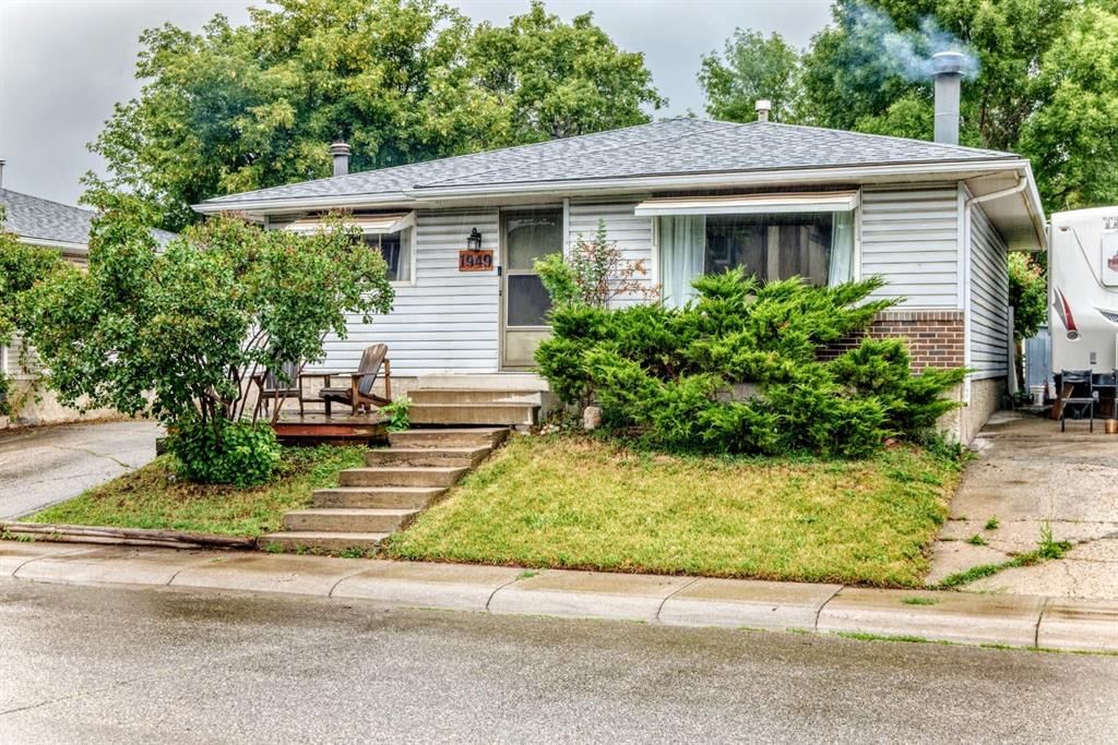 1949 LYTTON Crescent SE, Calgary — photo 2 of 45