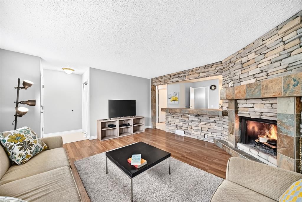 1949 LYTTON Crescent SE, Calgary — photo 4 of 45