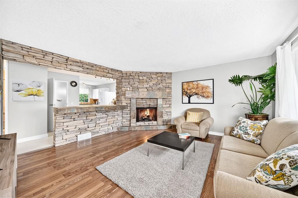 1949 LYTTON Crescent SE, Calgary — photo 5 of 45