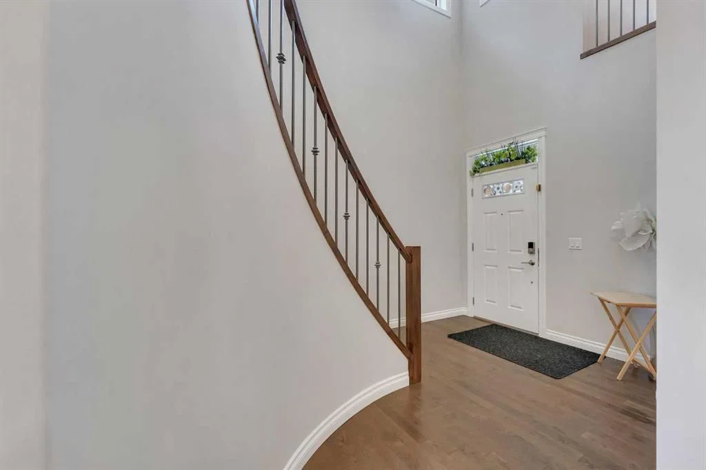 288 Evansborough Way NW, Calgary — photo 4 of 36