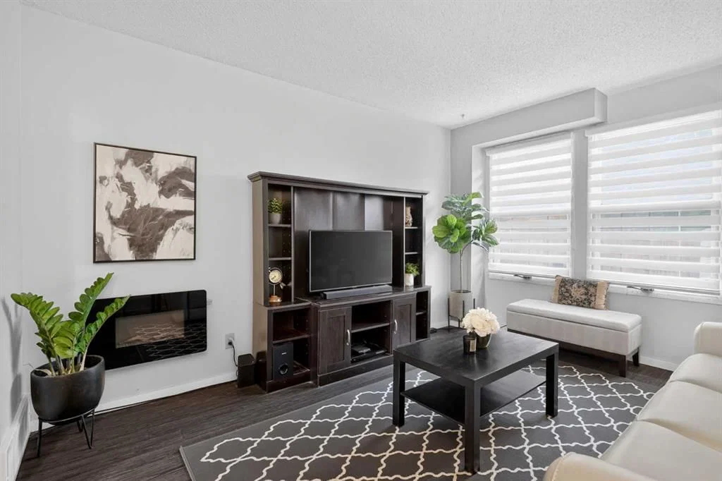 3881 Fonda Way SE, Calgary — photo 3 of 44