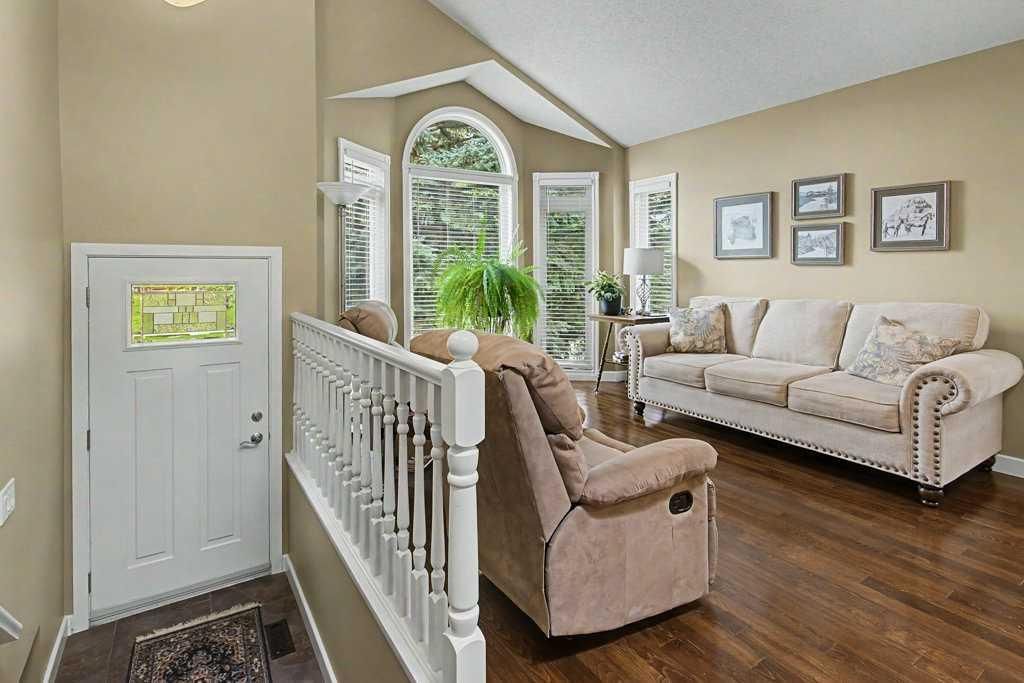 43 Riverside Road SE, Calgary — photo 2 of 37
