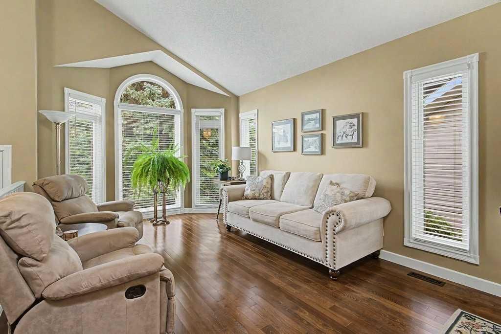43 Riverside Road SE, Calgary — photo 3 of 37