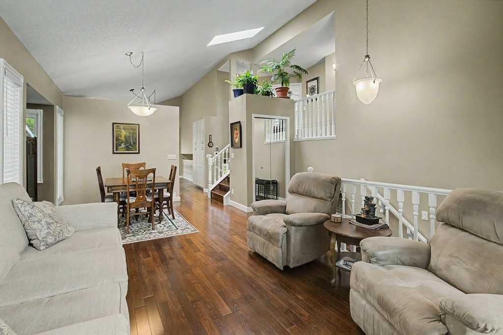 43 Riverside Road SE, Calgary — photo 4 of 37