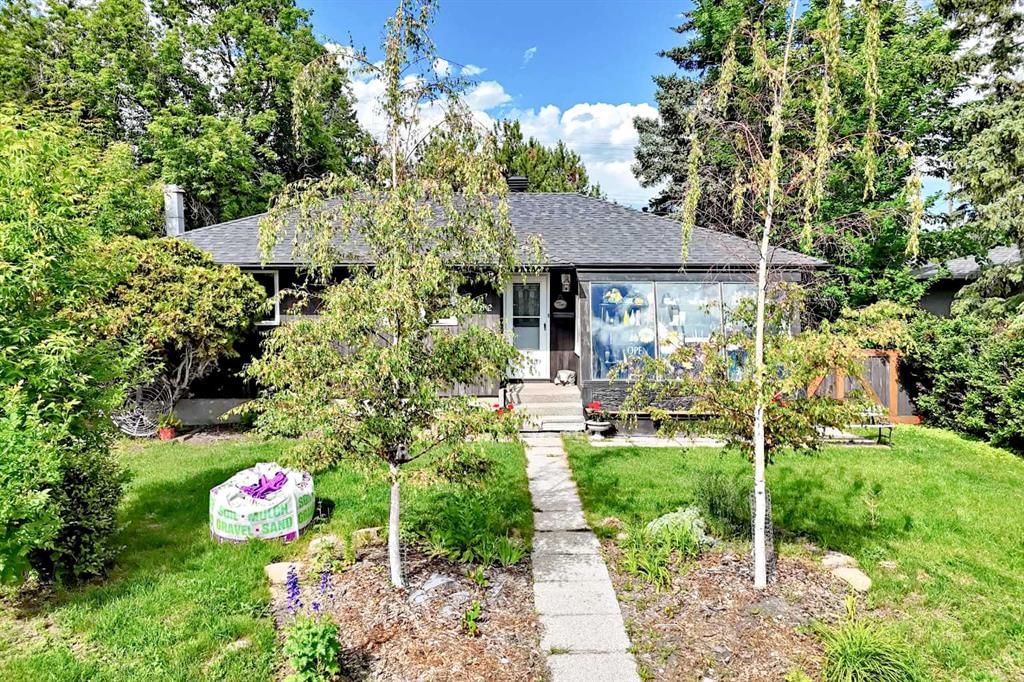 4832 Worcester Drive SW, Calgary — photo 2 of 44