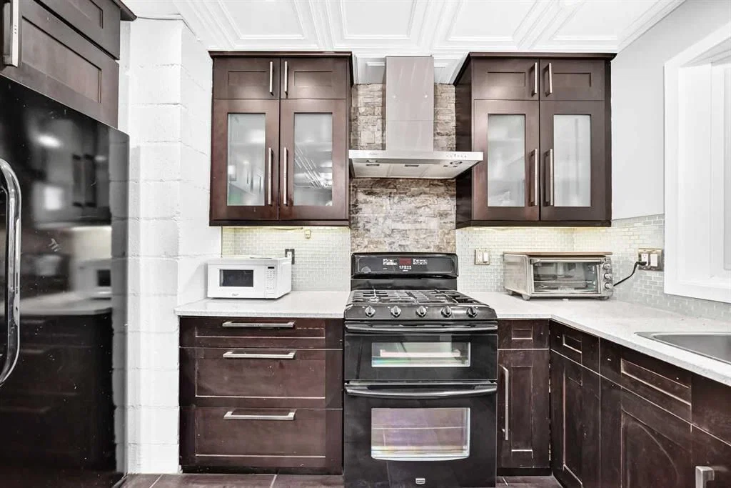 4832 Worcester Drive SW, Calgary — photo 4 of 44