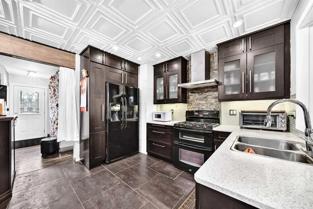 4832 Worcester Drive SW, Calgary — photo 5 of 44