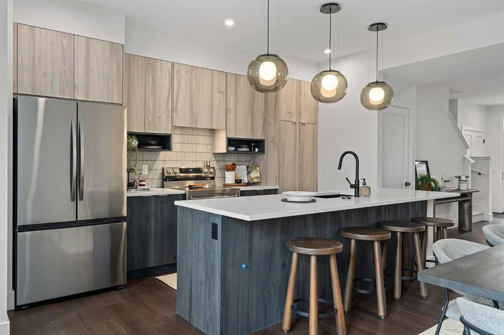 7178 Rangeview Avenue SE, Calgary — main listing photo