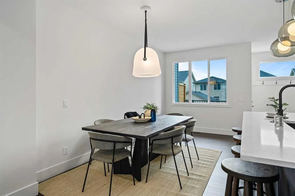7178 Rangeview Avenue SE, Calgary — photo 3 of 35