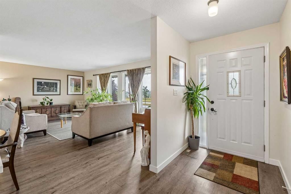 14211 Parkland Boulevard SE, Calgary — photo 4 of 44