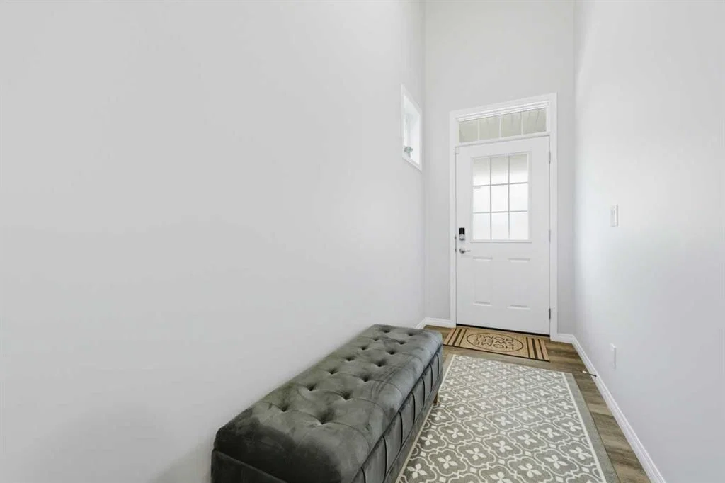 102 Yorkville Green SW, Calgary — photo 4 of 50