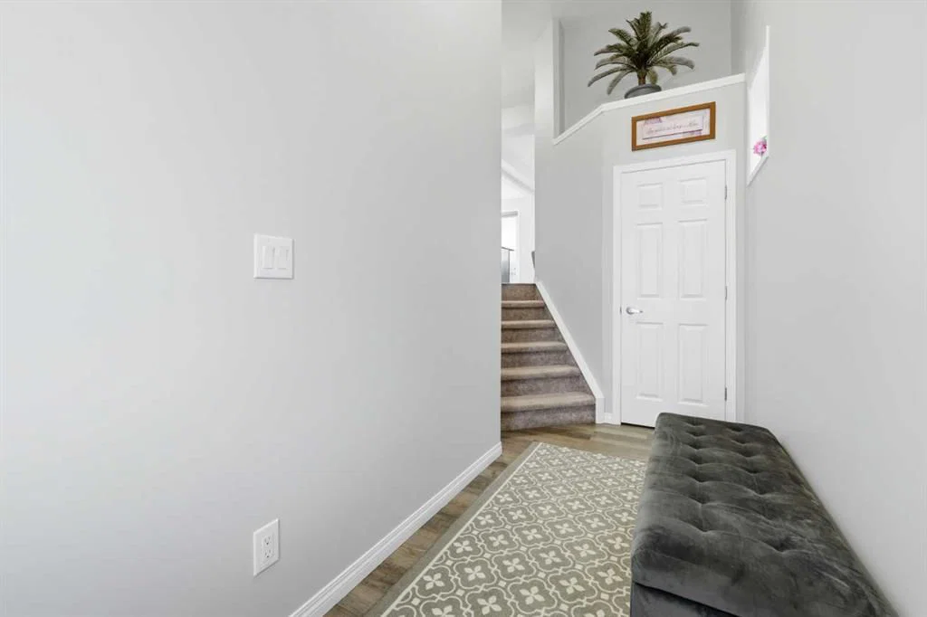 102 Yorkville Green SW, Calgary — photo 5 of 50