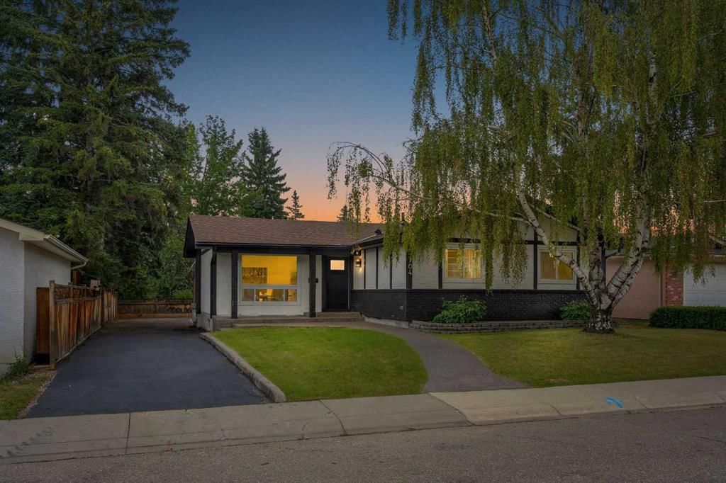 104 Oakmoor Place SW, Calgary — photo 2 of 43