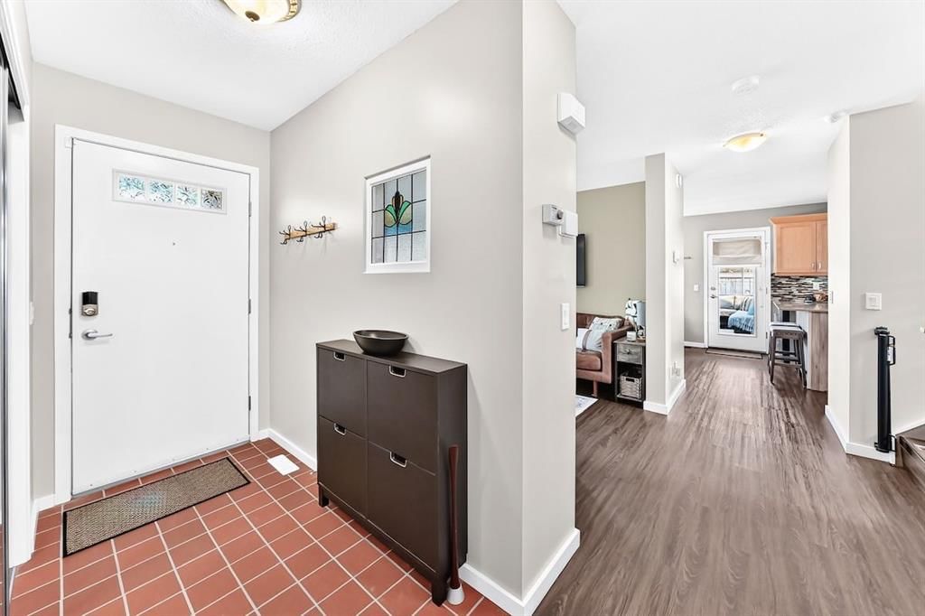 331 Royal Birch View NW, Calgary — photo 4 of 49