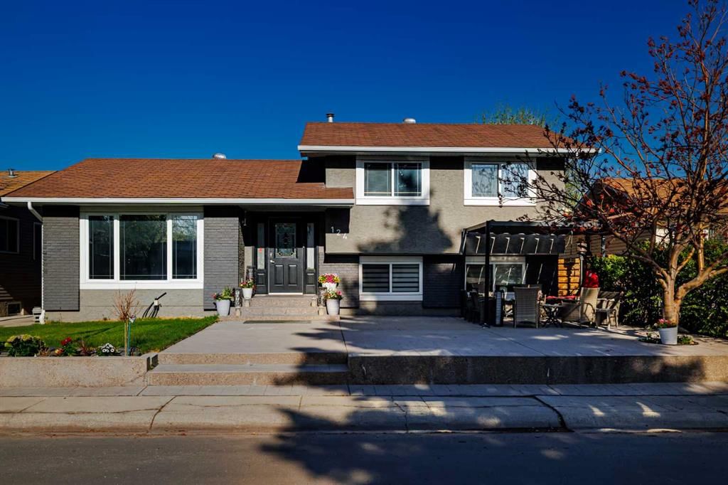 124 Whiteside Crescent NE, Calgary — main listing photo