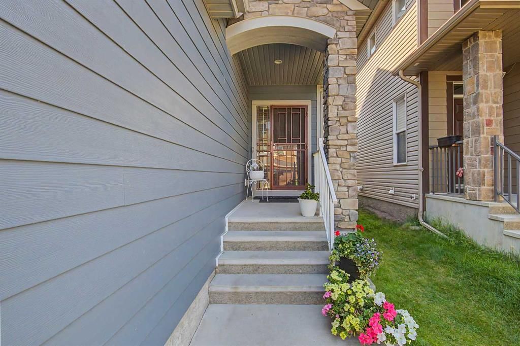 35 Legacy Row SE, Calgary — photo 2 of 36