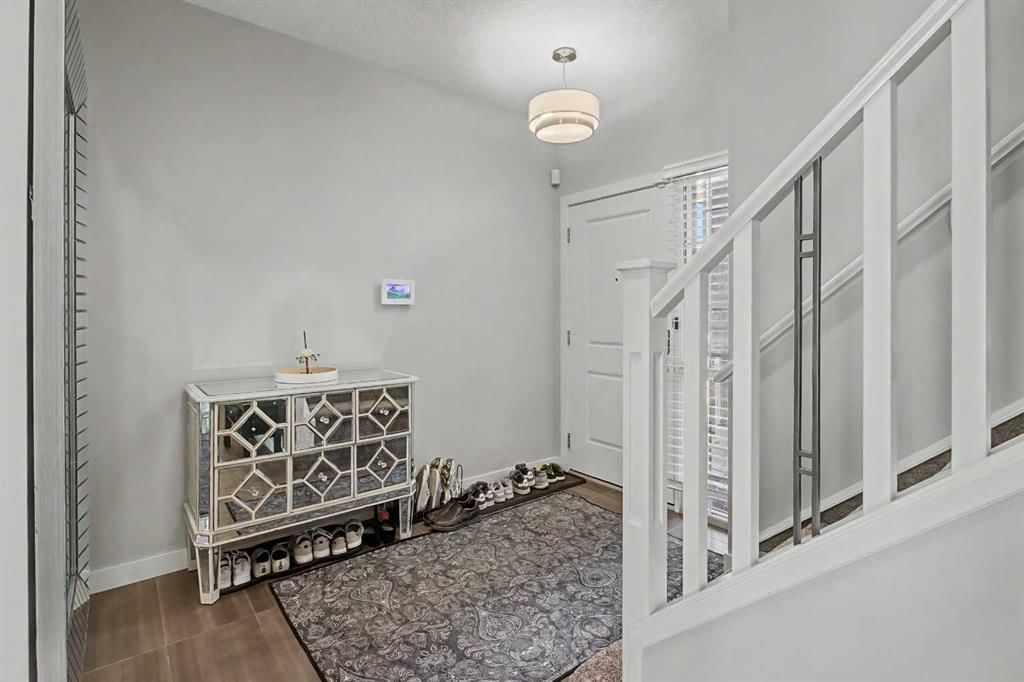 35 Legacy Row SE, Calgary — photo 3 of 36