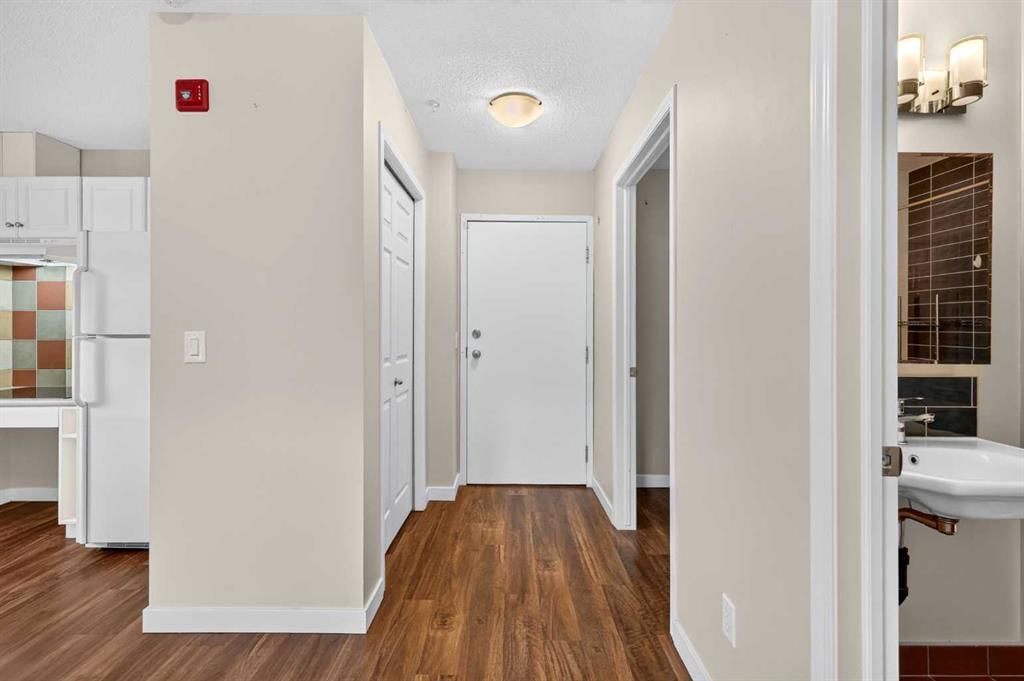 7, 7720 39 Avenue NW, Calgary — photo 3 of 35