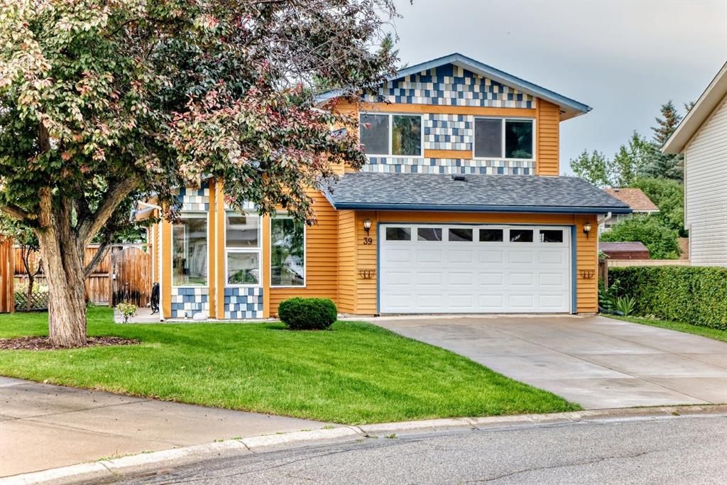 39 Woodfield Crescent SW, Calgary — photo 2 of 28