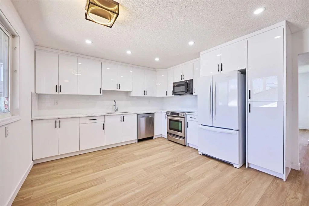 3644 Dover Ridge Drive SE, Calgary — main listing photo