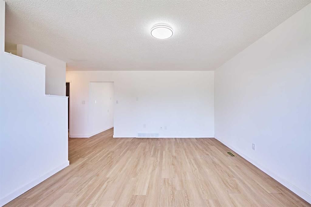 3644 Dover Ridge Drive SE, Calgary — photo 5 of 36