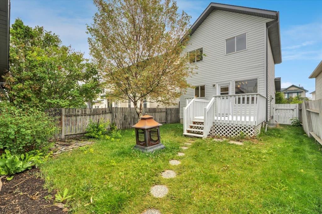 131 Hidden Way NW, Calgary — photo 5 of 30