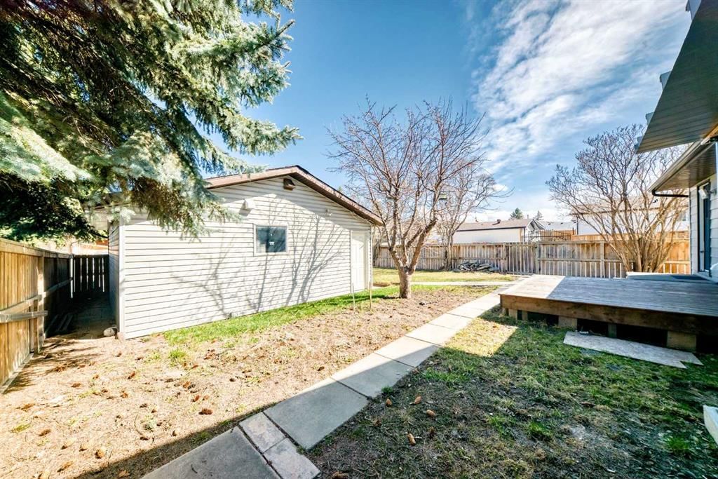 6840 4 Avenue NE, Calgary — photo 3 of 49
