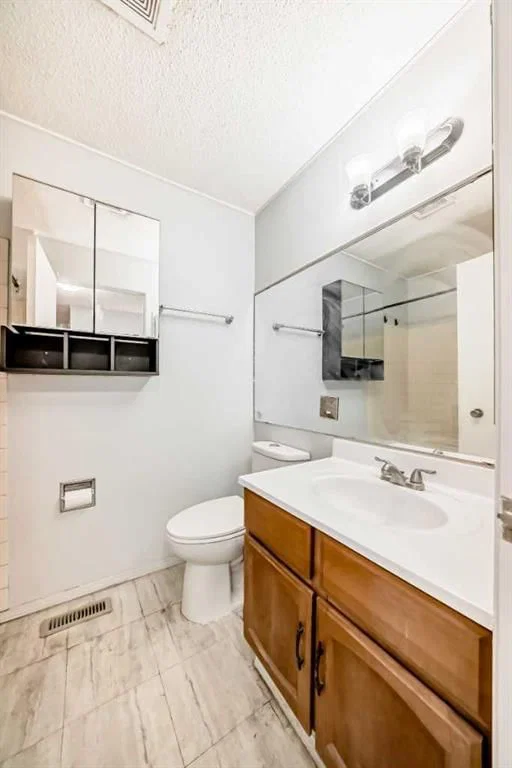 6840 4 Avenue NE, Calgary — photo 4 of 49