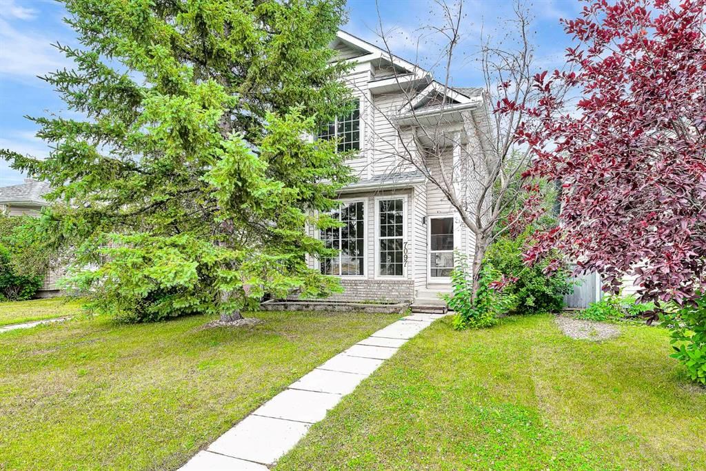 7097 Laguna Way NE, Calgary — main listing photo