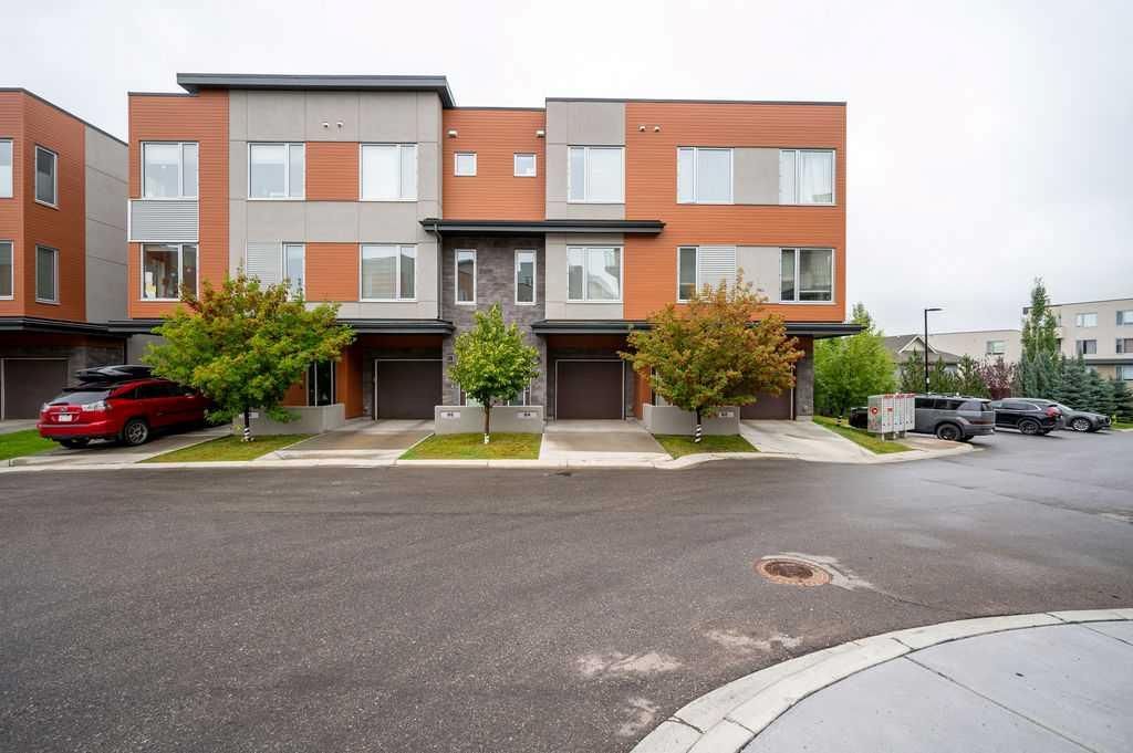84 Shawnee Common SW, Calgary — main listing photo