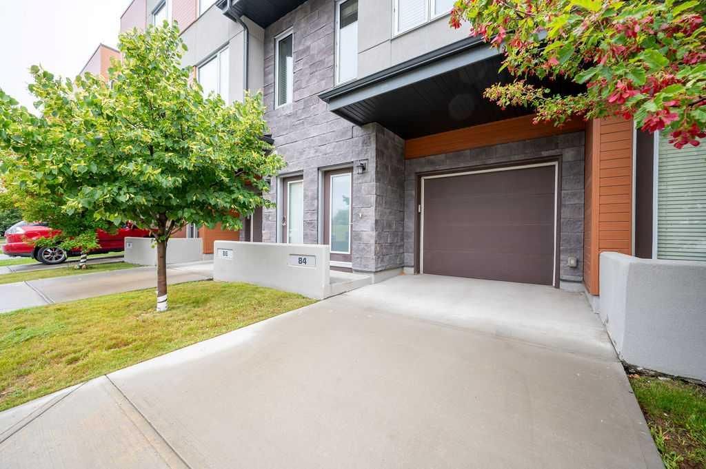 84 Shawnee Common SW, Calgary — photo 3 of 31