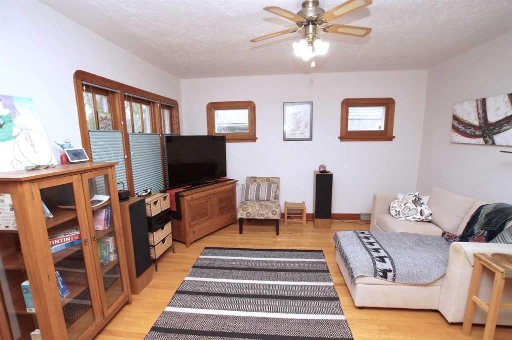 1536 23 Avenue NW, Calgary — photo 3 of 35