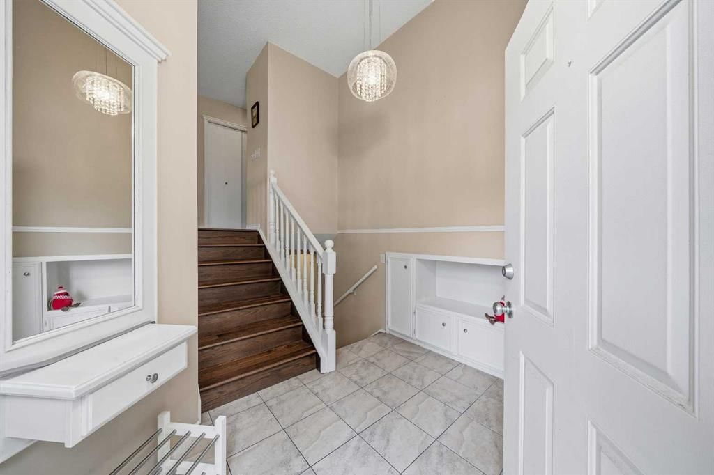 36 Shannon Circle SW, Calgary — photo 3 of 42
