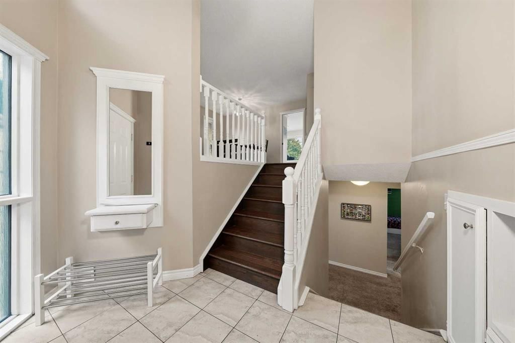 36 Shannon Circle SW, Calgary — photo 4 of 42