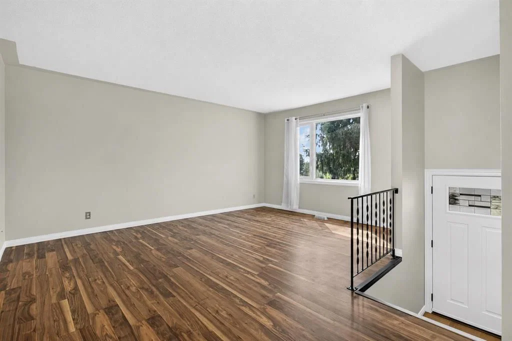 440 Ogden Drive SE, Calgary — photo 4 of 33